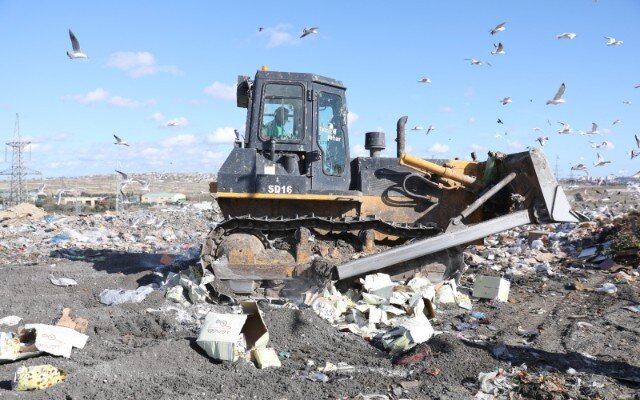 Bu dondurmalar torpağa basdırıldı - VİDEO (FOTO)