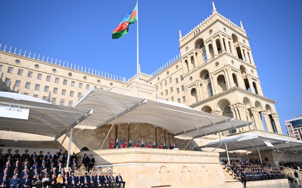 Bakıda hərbi parad başa çatdı - YENİLƏNİB