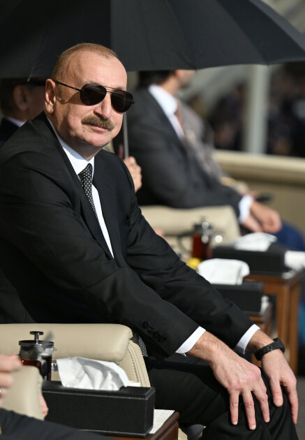 Bakıdakı paraddan tarixi görüntülər