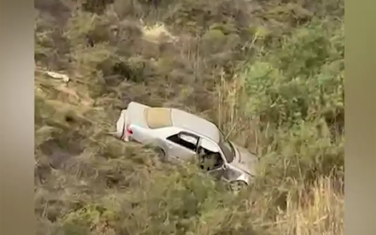 Bakıda maşın dərəyə aşdı - Ölən var (VİDEO)