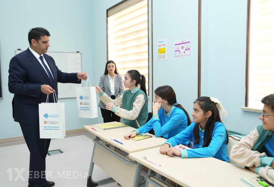 NDU-nun Beynəlxalq Kembric Məktəbinin müəllim və şagirdlərinə planşetlər təqdim olunub