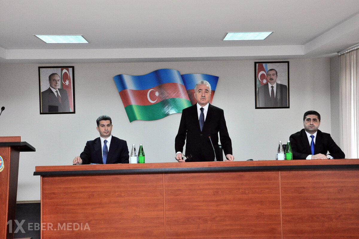 Vüqar Novruzov kollektivə təqdim olundu