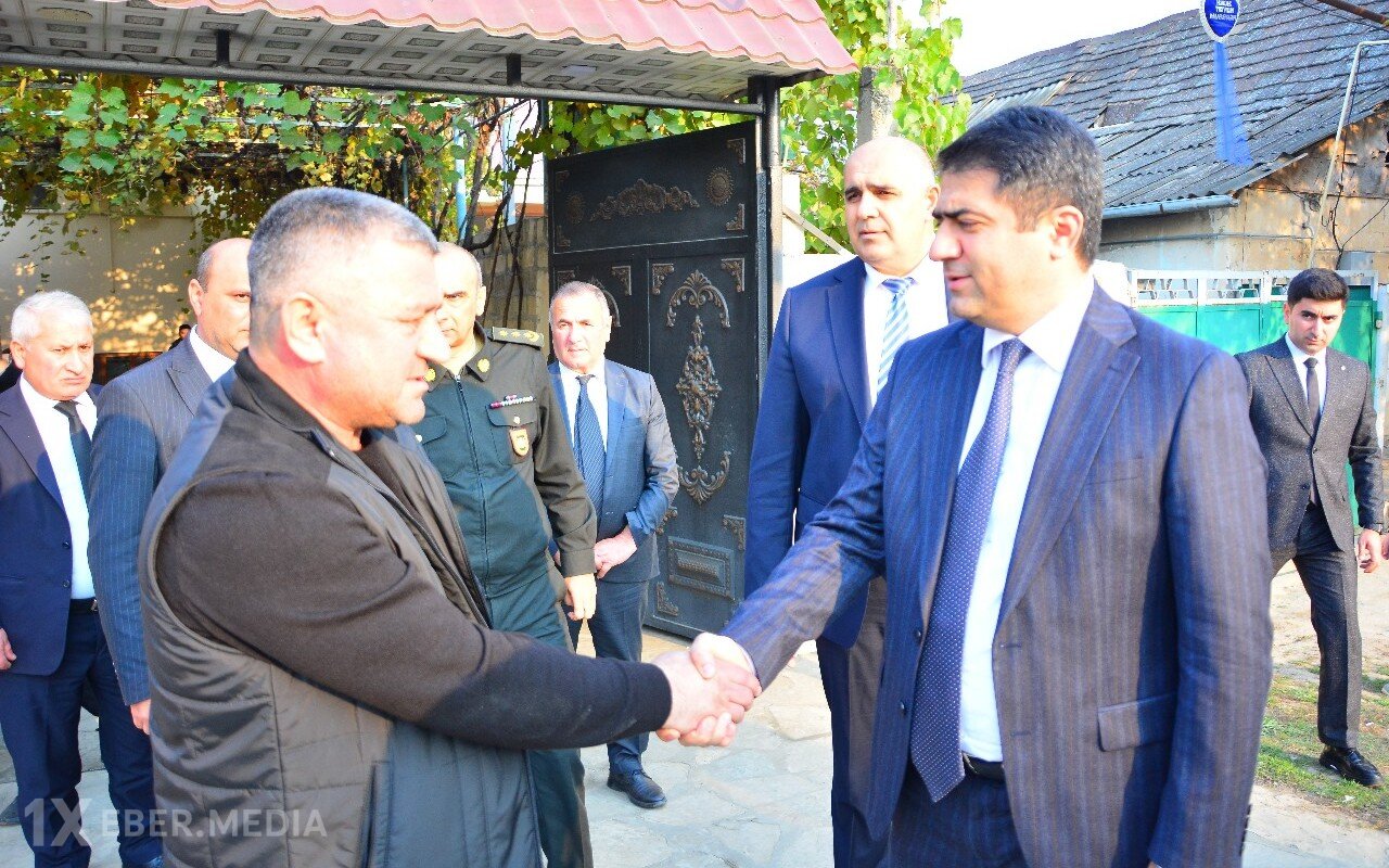 İcra başçısı şəhid atasının yas mərasimində iştirak edib - FOTO