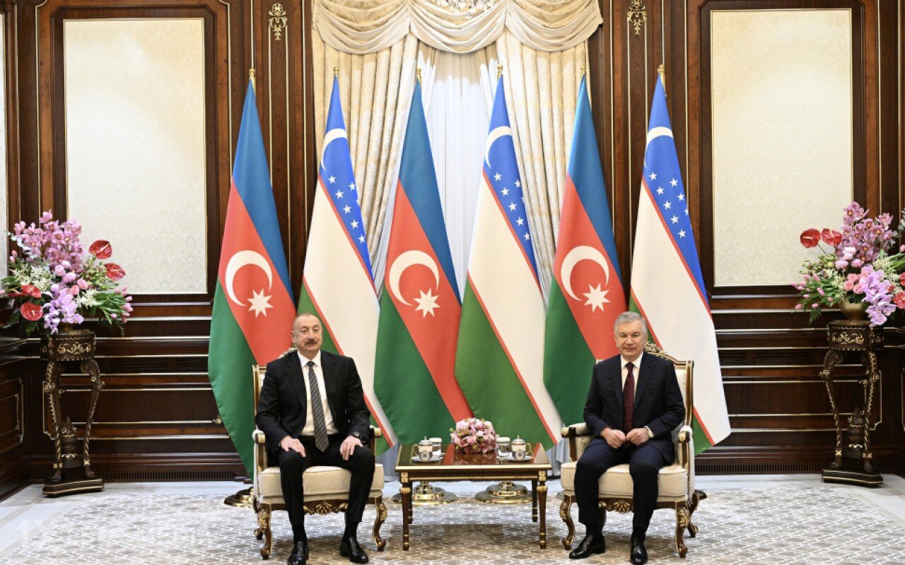 Prezidentlərin təkbətək görüşü oldu - FOTOLAR (YENİLƏNİB)