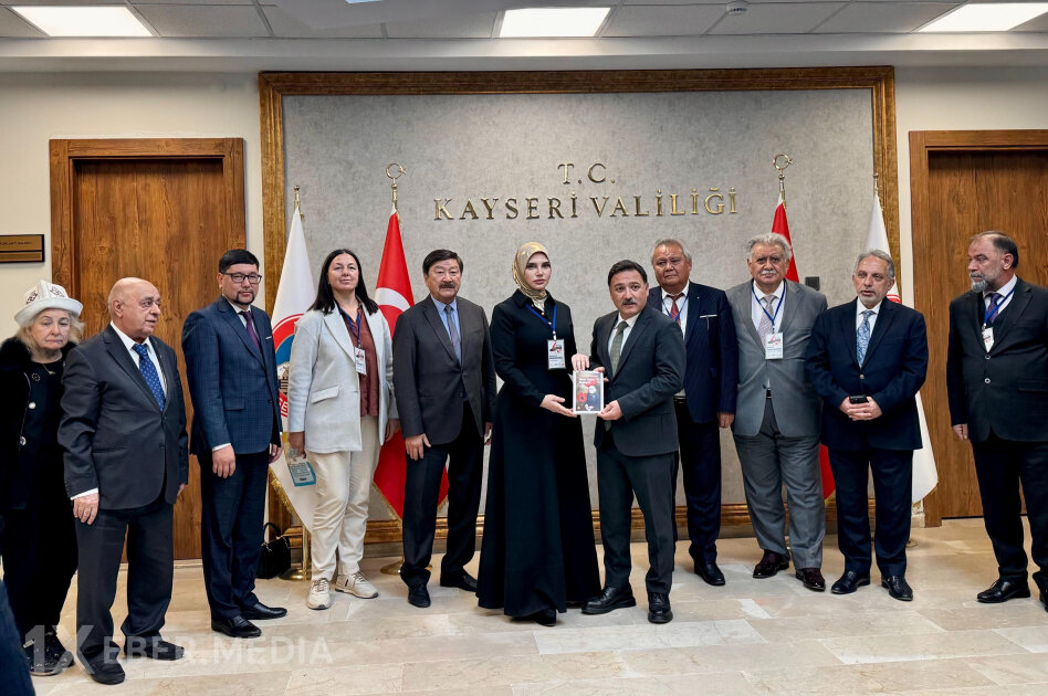 Xuraman Muradova Türk dünyası şairlərinin iştirakı ilə keçirilən Beynəlxalq ədəbi toplantıda