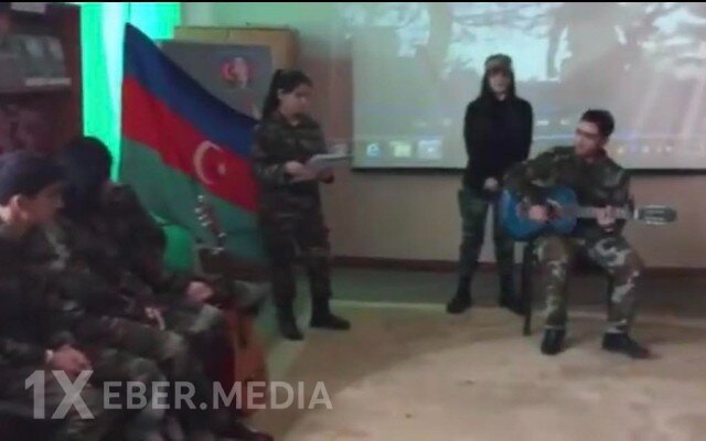 Şəhidimizin oğurlanan mavi gitarada ifası - "Ana, əsgər gedirəm" (VİDEO)