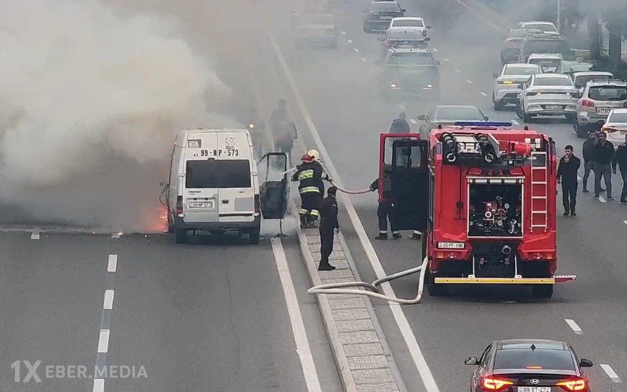 Bakıda yük avtomobili yanır - FOTOLAR