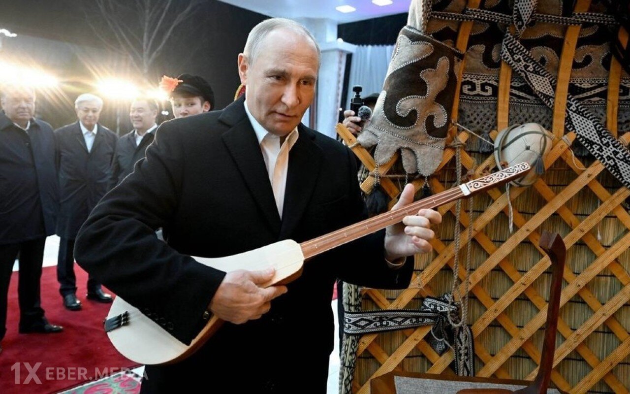 Putin komuz çaldı - VİDEO