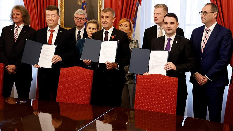 Çexiyada üç parlament partiyası koalisiya sazişi imzalayıb