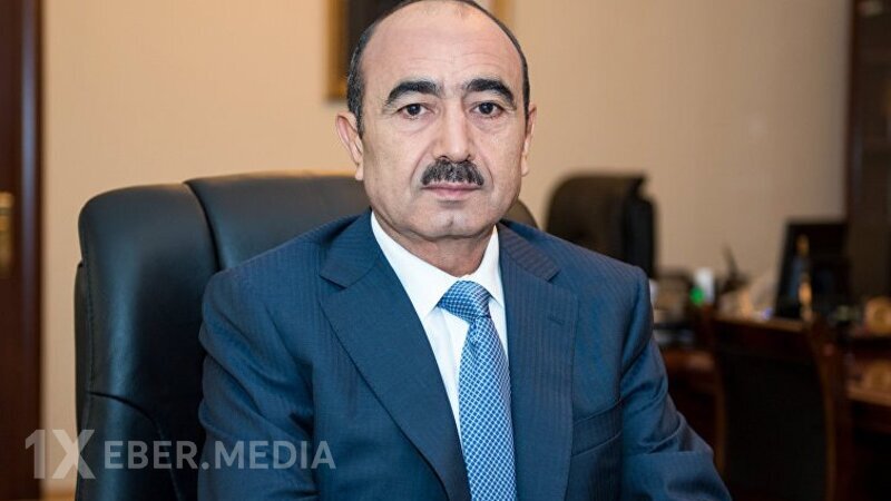 Əli Həsənov "Şəhidlər binası"nda ev hədiyyə olunmasından danışdı