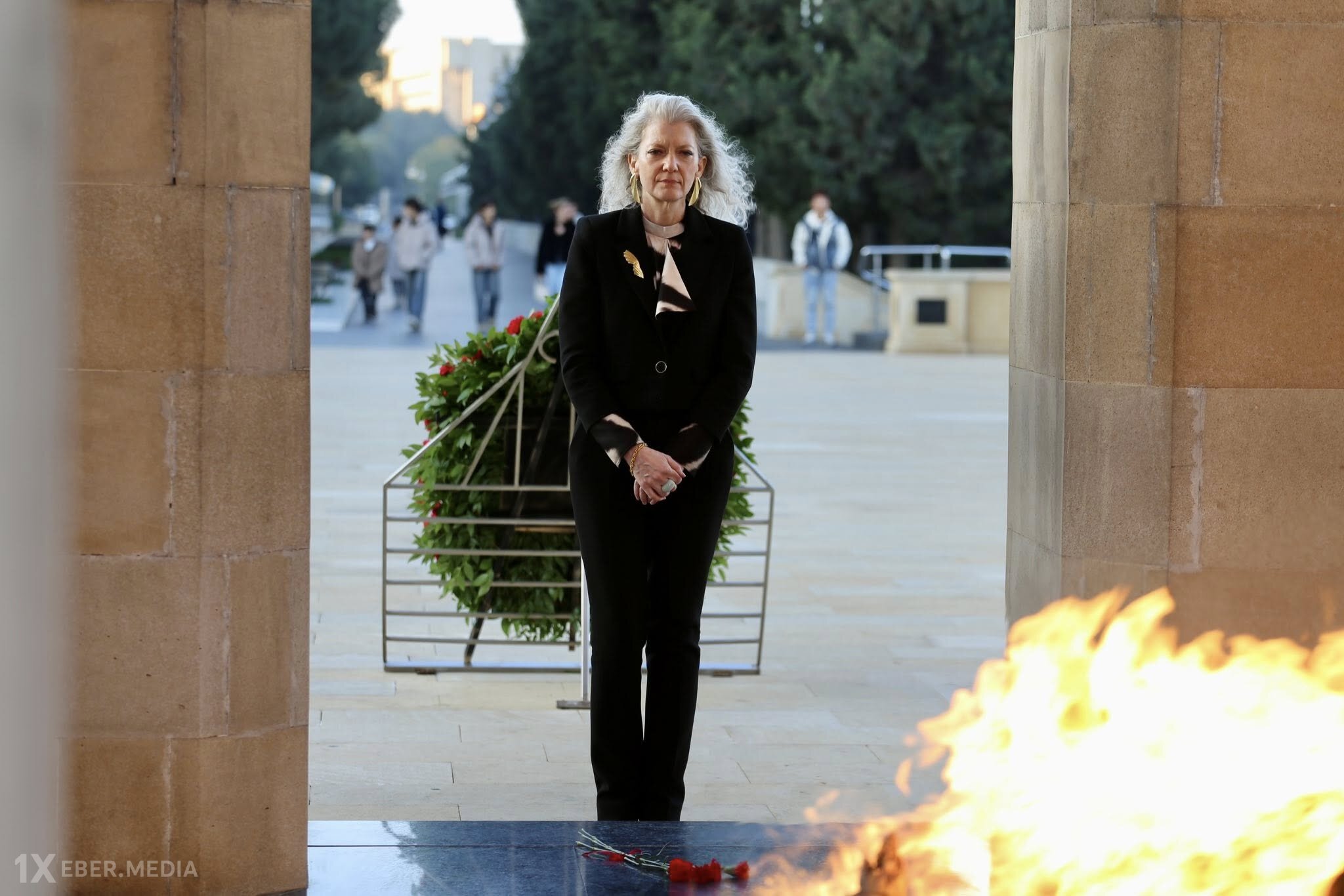 ABŞ Dövlət katibinin müavini Şəhidlər xiyabanında