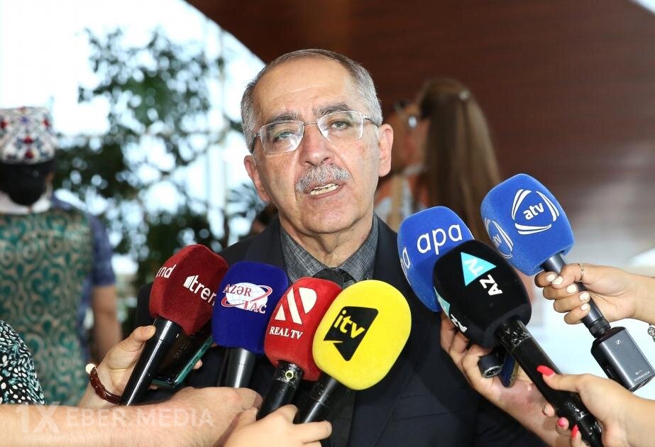 "Efirdəki proqram övladlarının tərbiyəsini pozursa, baxmasınlar" - Nazir müşaviri