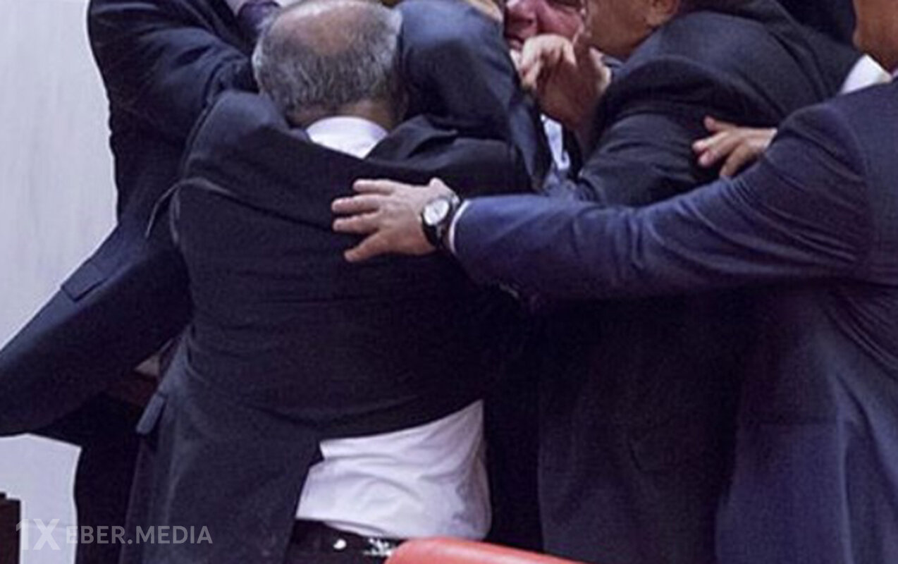 İcra Hakimiyyətindəki qəbulda qalmaqal - Vəzifəli şəxs başçının müavininə hücum etdi