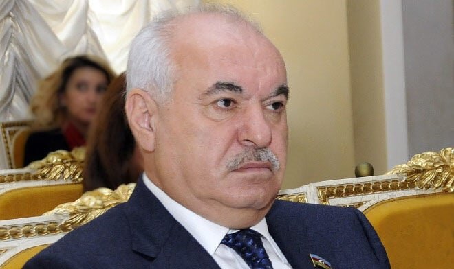 Evlərini, Novxanıdakı villasını, avtomobillərini satdı