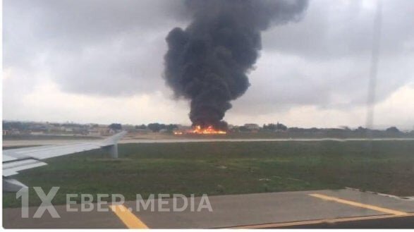 Nazirin olduğu təyyarə qəza enişi edərkən alovlandı