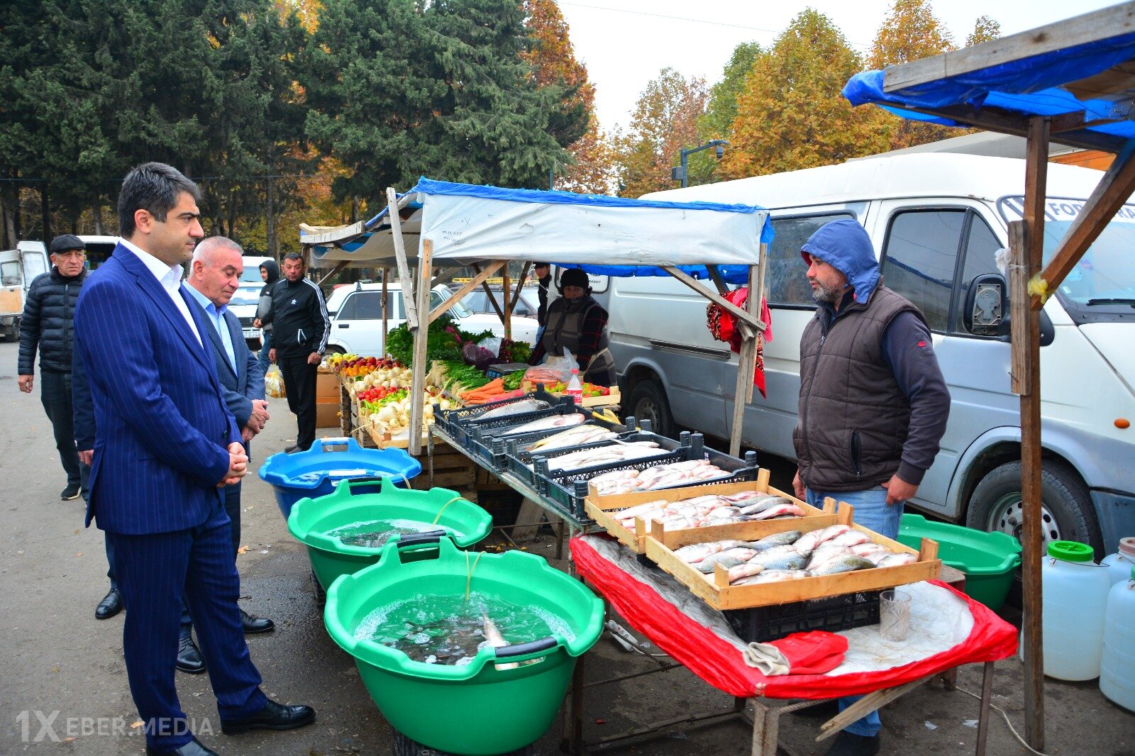 İcra başçısı Mərkəzi bazarda...