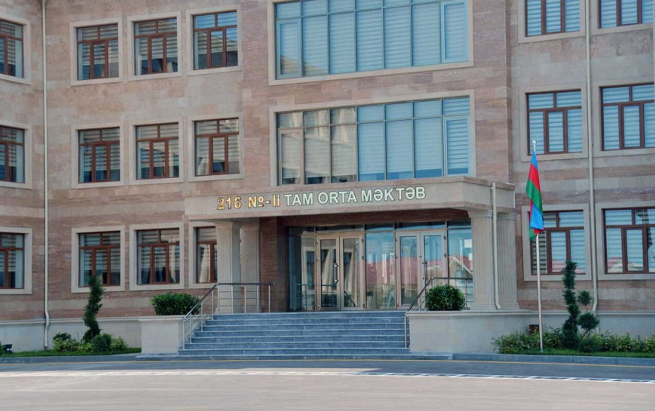 Bakıda məktəb direktoru ilə müəllim arasında qalmaqal - Açıqlama