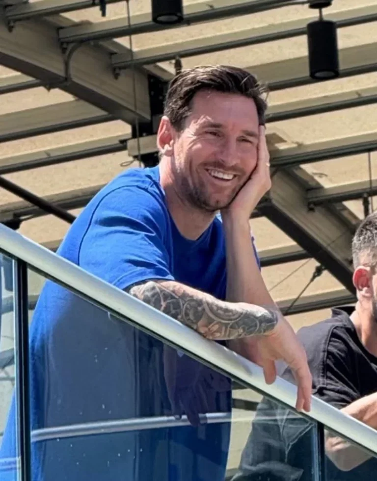 Messi “Kamp Nou”ya baş çəkdi: Bir gün buraya qayıdacağam - FOTO