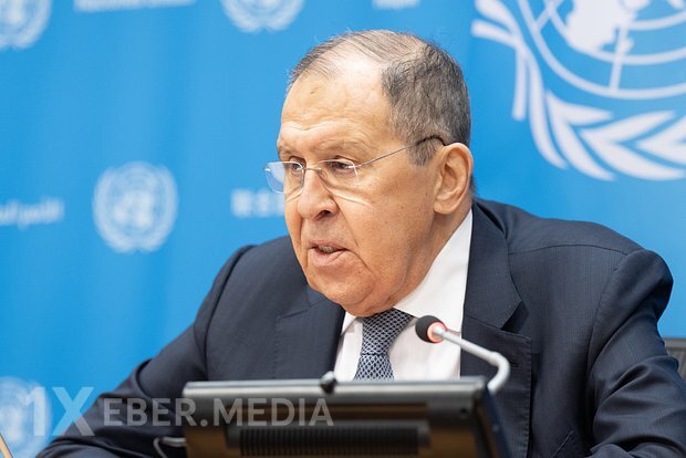 Lavrov Trampın Ukrayna planının Rusiyaya ötürülməsindən danışıb