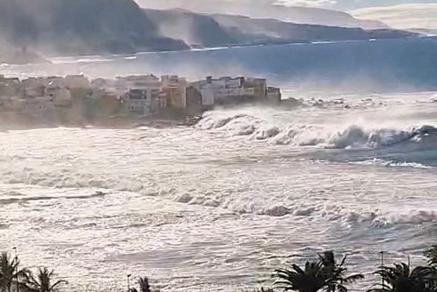 Avropa sahillərində nəhəng dalğalar bir neçə insanın həyatına son qoyub