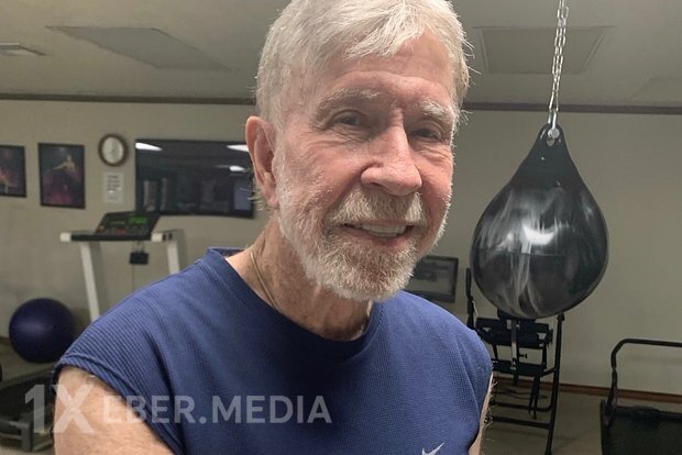 İnternetdə 85 yaşlı Çak Norrisin fotoları gündəm oldu