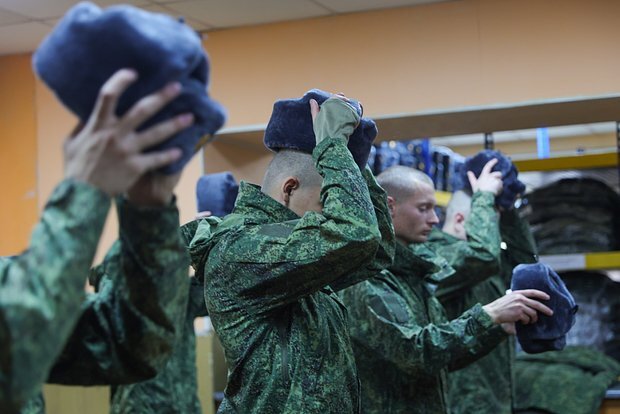 Putin ilboyu hərbi xidmət haqqında qanun imzalayıb