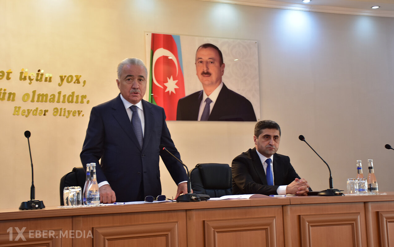 Qaxın icra başçısı kollektivə təqdim olundu - Foto