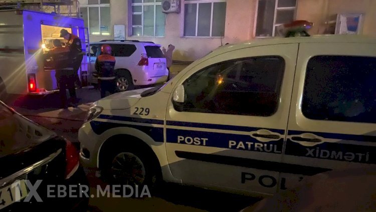 Yanğın başlayan binadan sakinlər təxliyə olunurlar - Foto