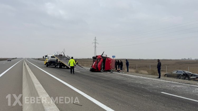Salyanda mikroavtobus aşdı