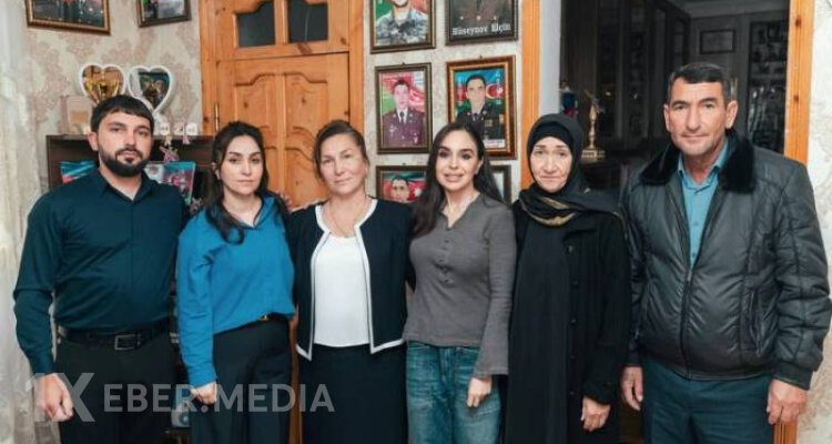 Leyla Əliyeva Mingəçevirdə şəhid ailəsini ziyarət edib