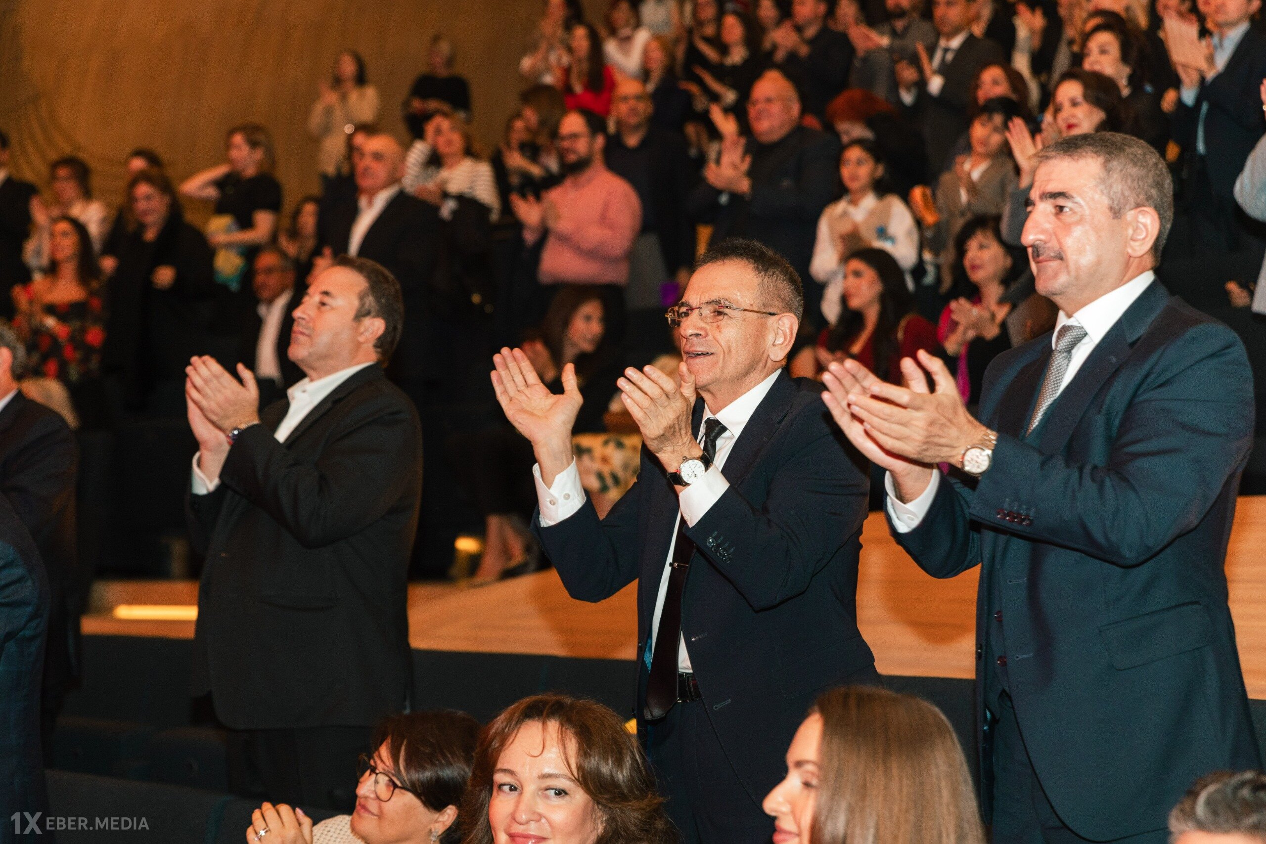 Rəsmilər konsertdə