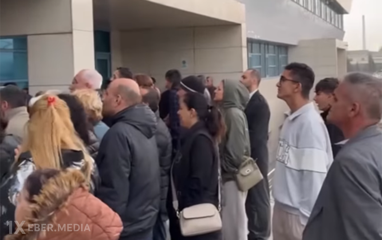 Yeni Klinikanın qarşısındakı uzun növbə ilə bağlı açıqlama