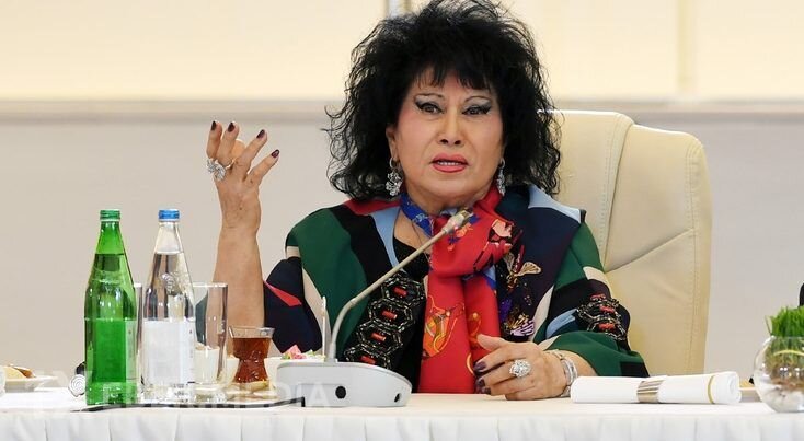 Zeynəb Xanlarova ermənipərəst müğənnini Bakıya gətirir?