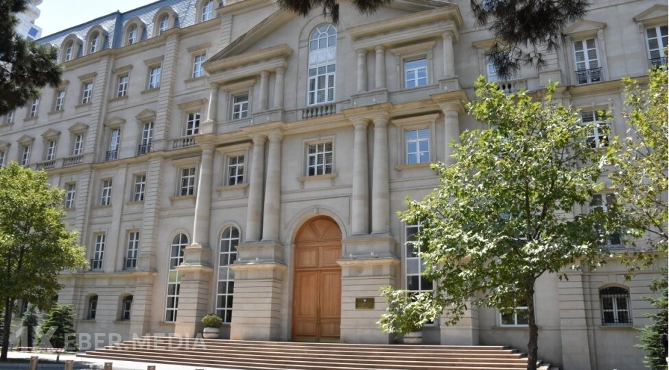 Maliyyə Nazirliyi 1,1 milyon manata ofis icarəyə götürür