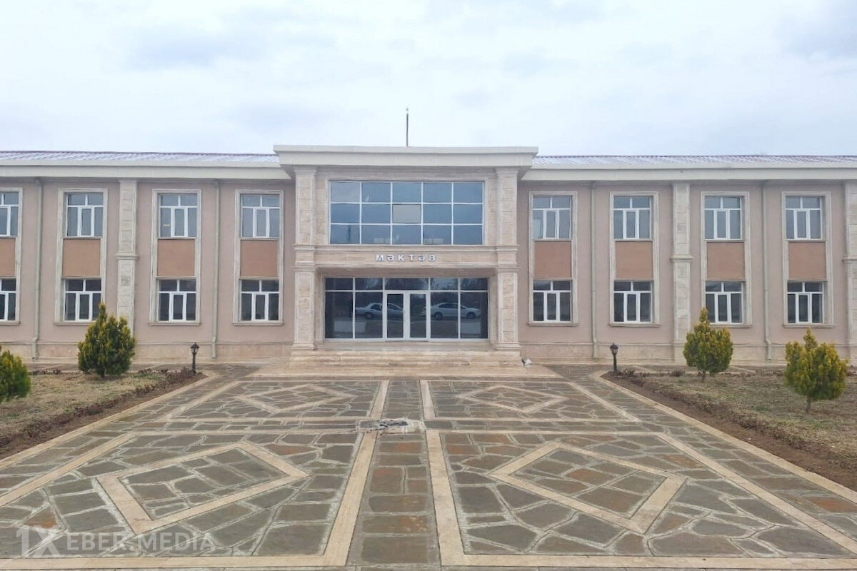 Direktorun vəzifəyə qayıtmasına etiraz edən müəllimlər TƏNBEH EDİLDİ