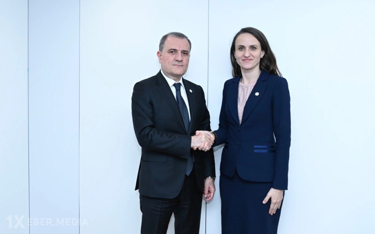Ceyhun Bayramov Vyanada rumıniyalı həmkarı ilə görüşdü
