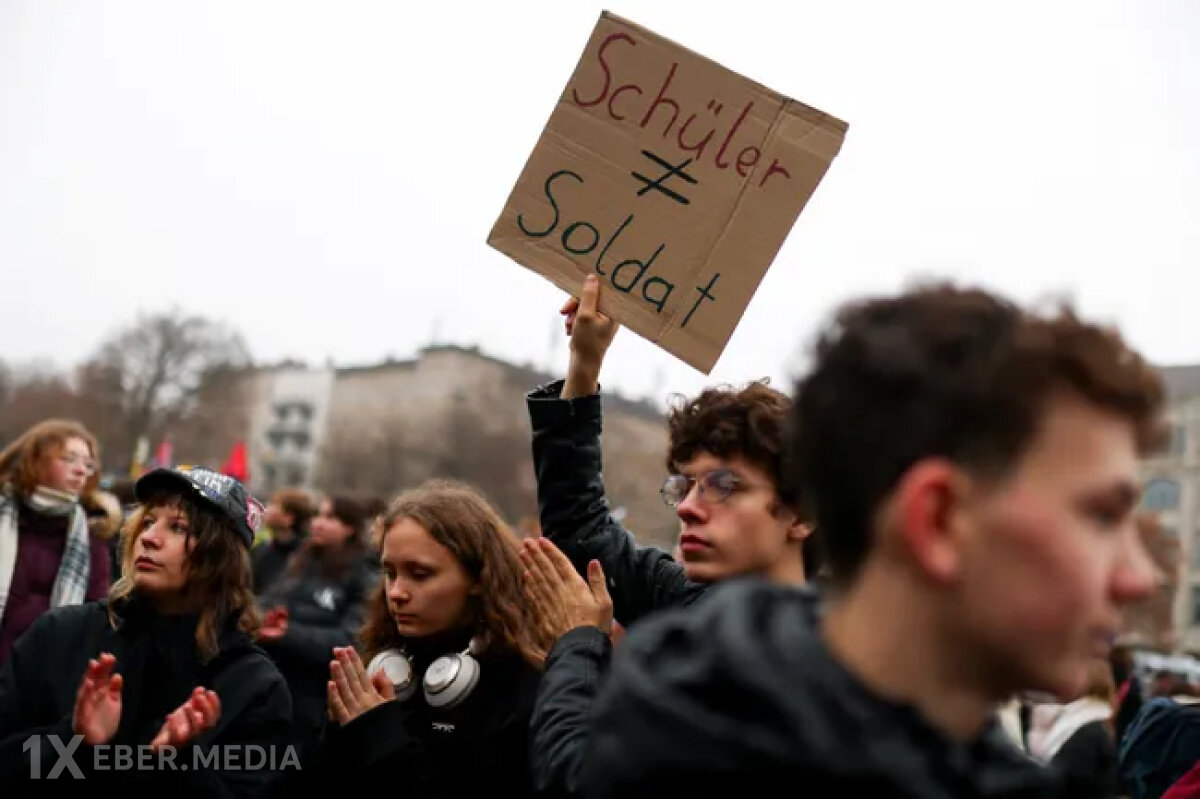 Məktəblilər ayağa qalxdı - “Əsgər getmək istəmirik”