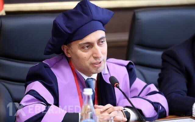 Emin Əmrullayev fəxri doktor oldu