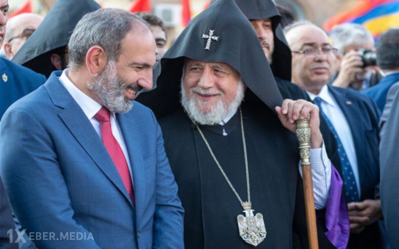 "Bir fərmana görə xristian olmuşuq" - Paşinyan