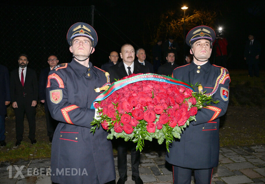 Prezidentlər “Azadlıq Qapısı” abidəsini ziyarət etdi