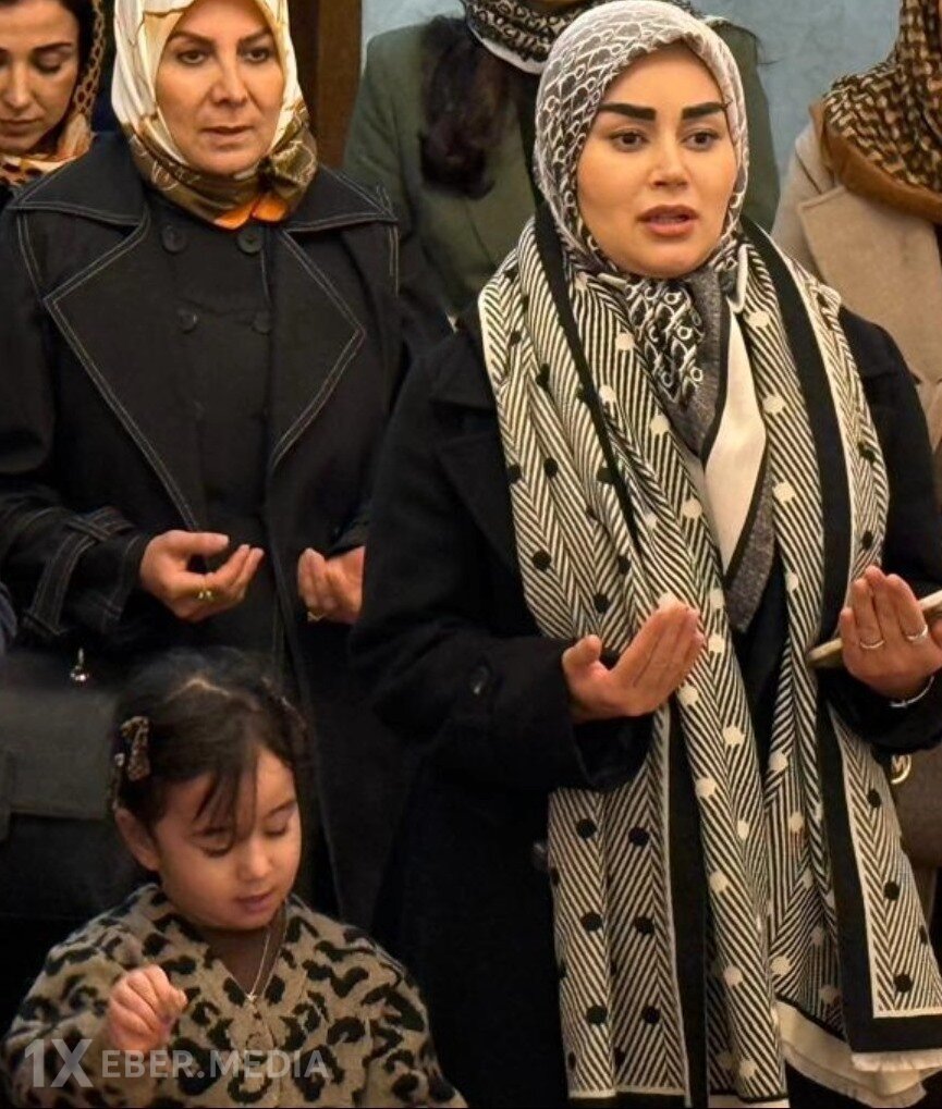 XİN başçısının xanımı Bibiheybət məscidində