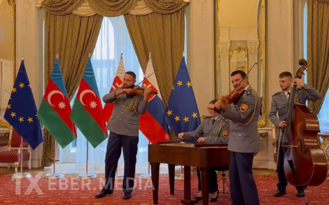 Prezidentlərin görüşü zamanı "Qurban olum Azərbaycan" mahnısı ifa edilib