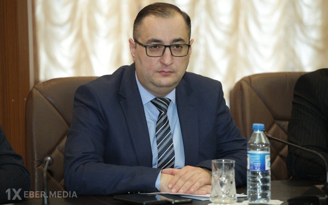 "İmkanlı məcburi köçkünlərə torpaq verilsin, onlar evlərinin fasadlarını tiksinlər" - Anar Xəlilov