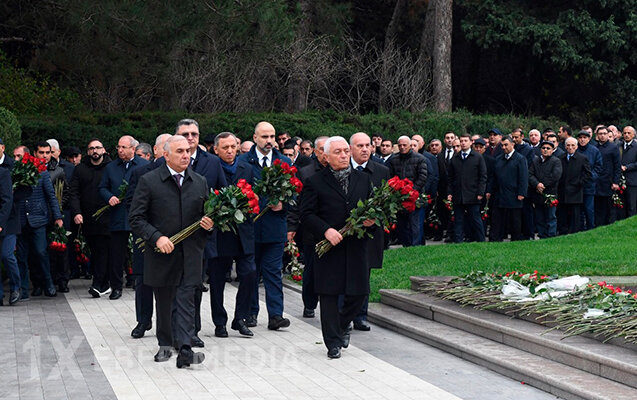 “Azərişıq” kollektivi Fəxri xiyabanda