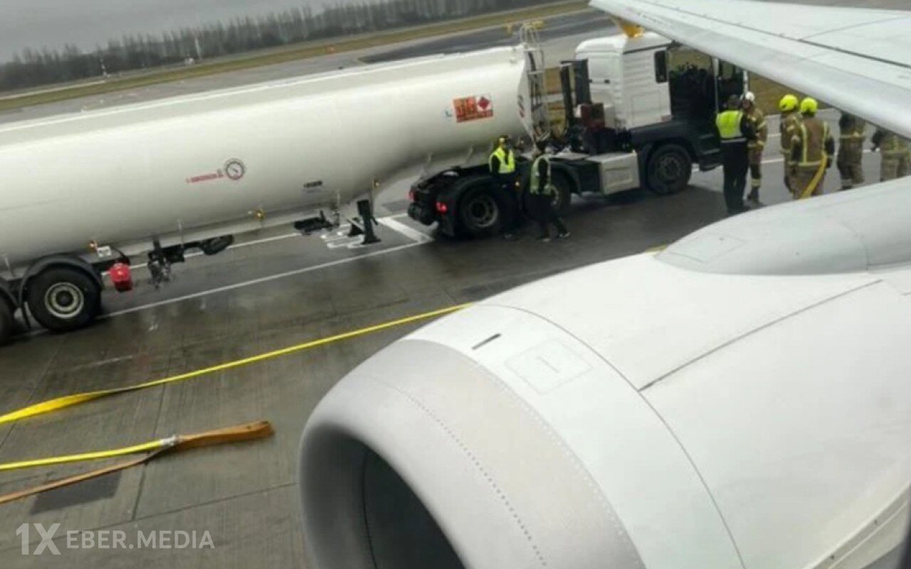 "Ryanair” təyyarəsi yanacaq maşını ilə toqquşdu