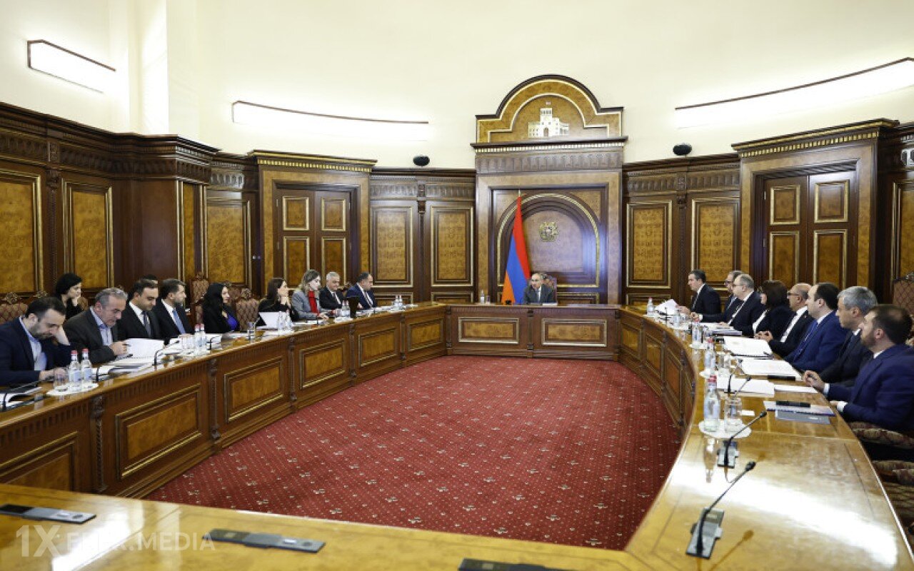 Paşinyan Konstitusiya İslahatları Şurasının iclasını keçirdi