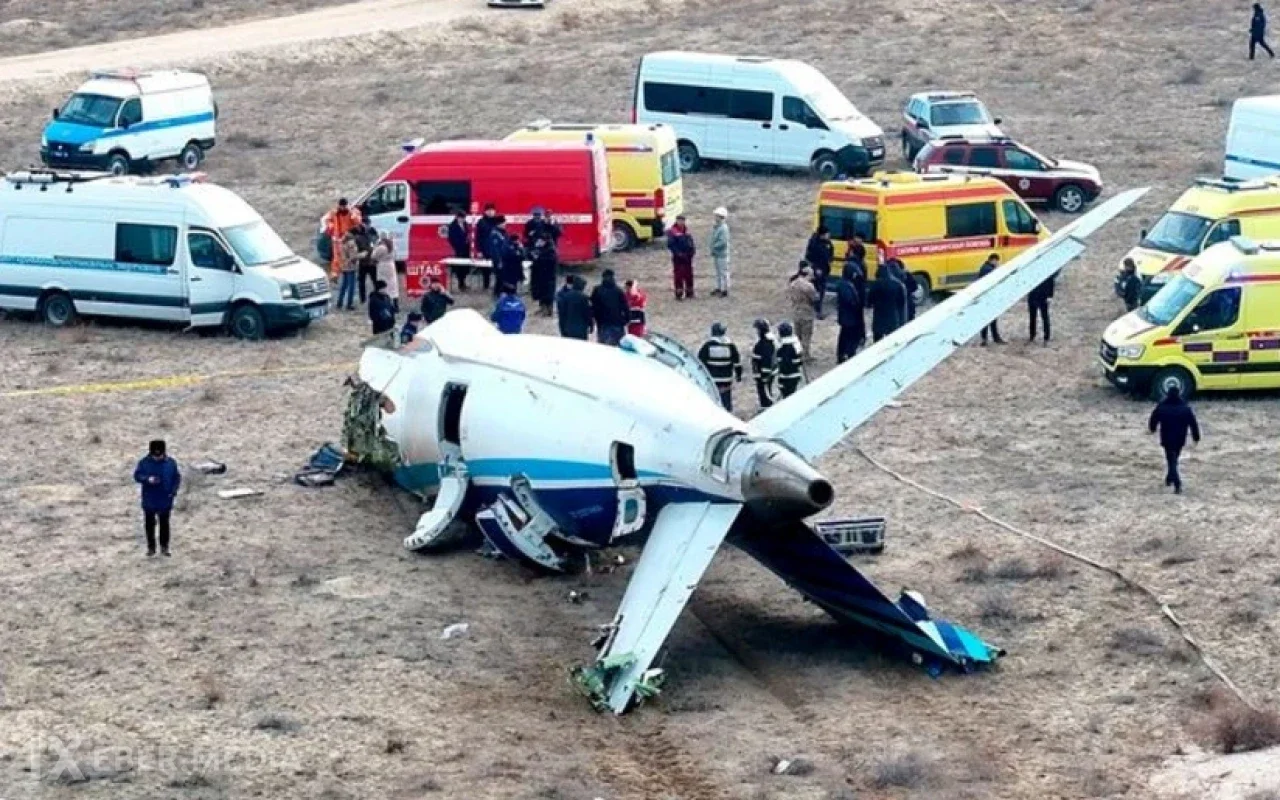 AZAL təyyarəsinə döyüş başlığının elementləri dəyib - Hesabat