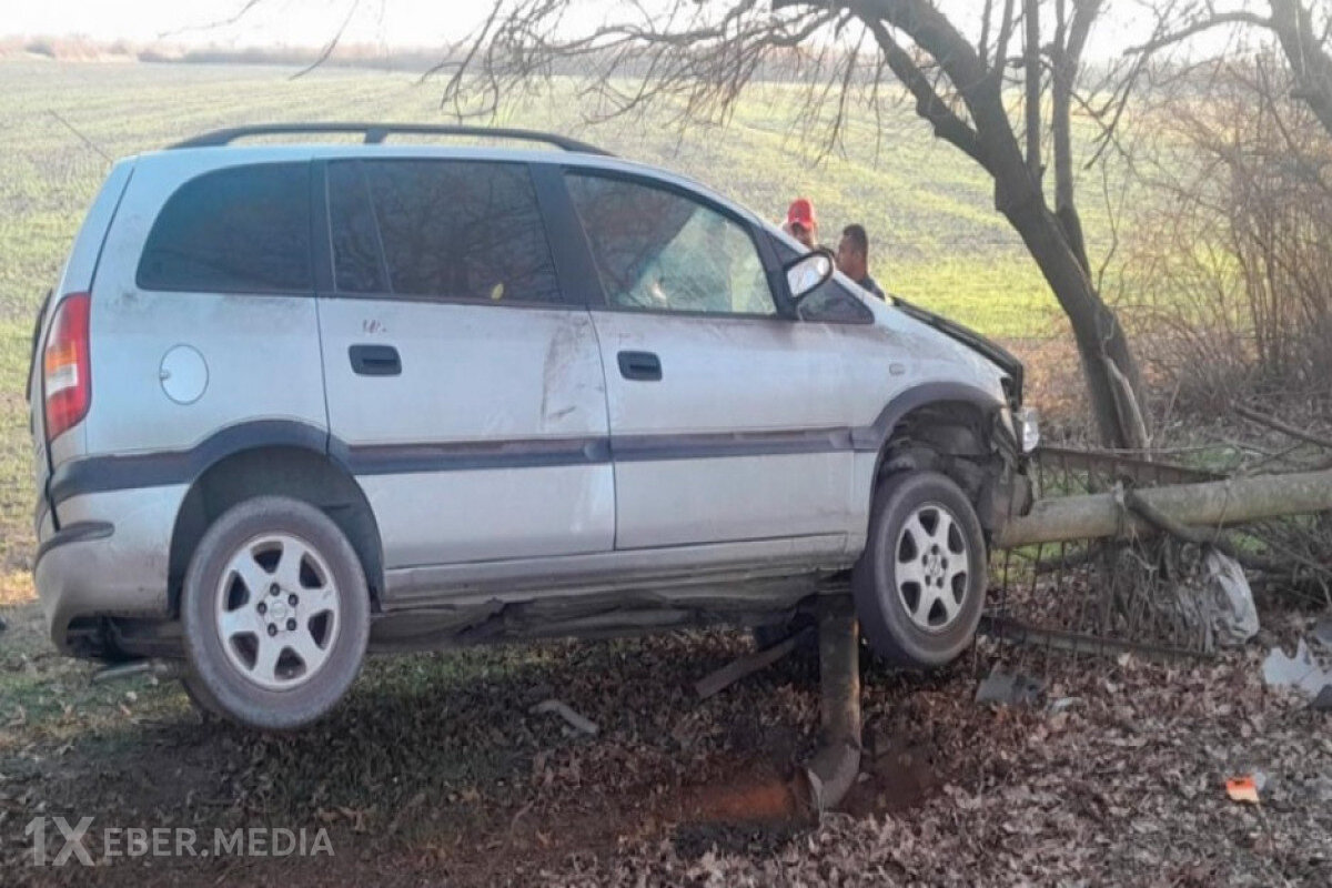 Maşın qaz xəttinə çırpıldı - Kənd qazsız qaldı