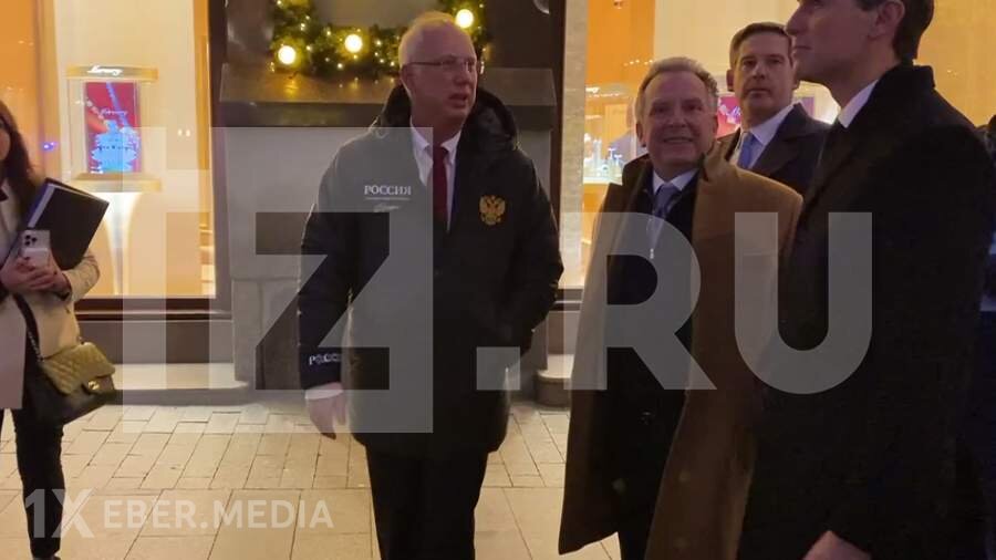 Dmitriev Putinin imzası olan pencəkdə Vitkoffla Moskvanı gəzib