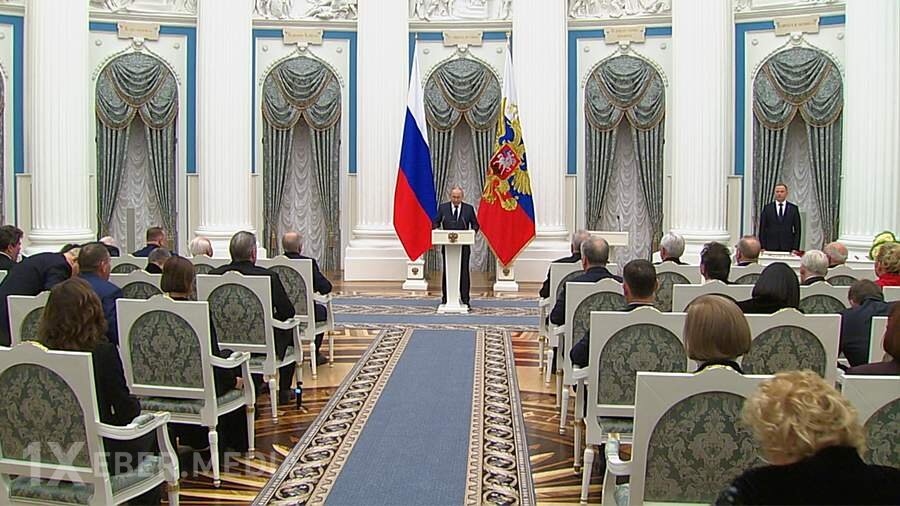 Putin Zaxarovaya 4-cü dərəcəli “Vətənə xidmətə görə” ordeni təqdim edib